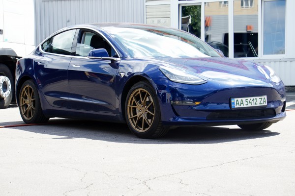 Ковані диски WS Forged R18 на Tesla Model 3