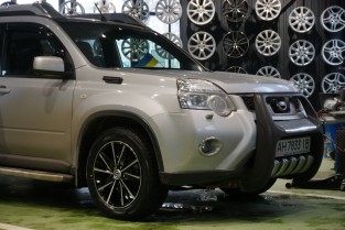 Легкосплавні диски R18 на Nissan X-trail другого покоління